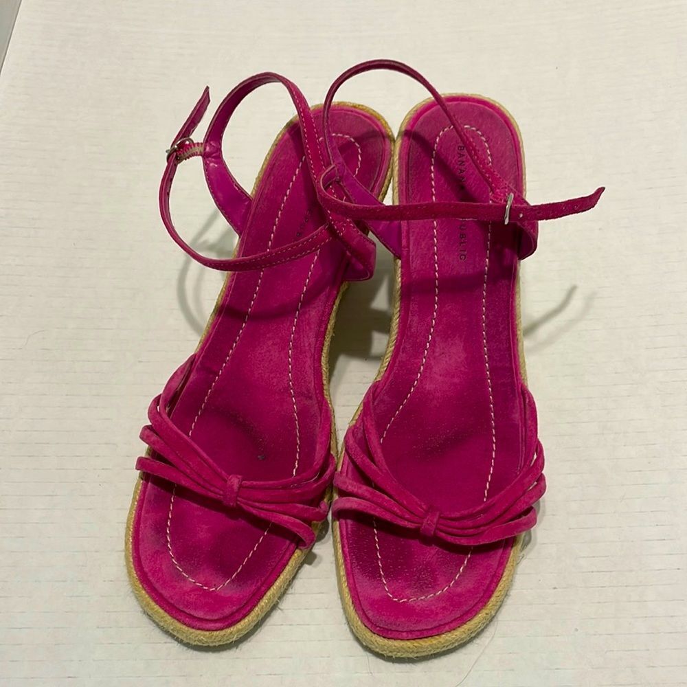 Banana Republic Summer hot pink Suede Strappy Espadrilles Wedges in size 8.